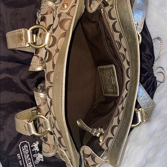 Coach purse comes with dust bag - Picture 2 of 4